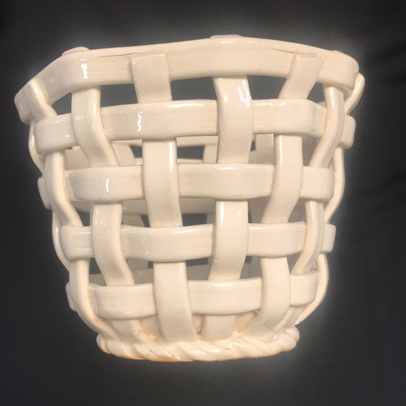 Vintage NapcoWare Made in Spain White Ceramic Lattice Woven Basket/Plant Holder - Picture 6 of 9